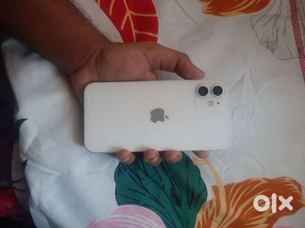 iPhone 12 128GB White Colour With Box And Charging Cable 7/10 Conditon