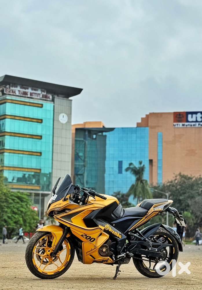 BAJAJ PULSAR RS 200
