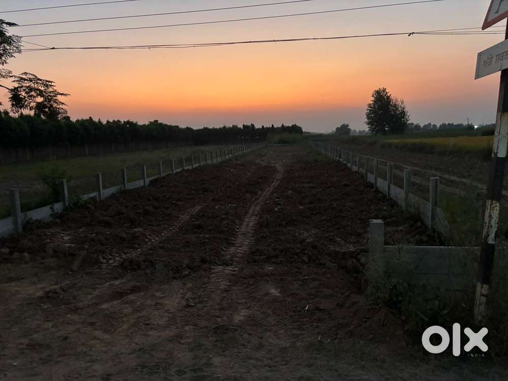 1.5 kanal land on road
