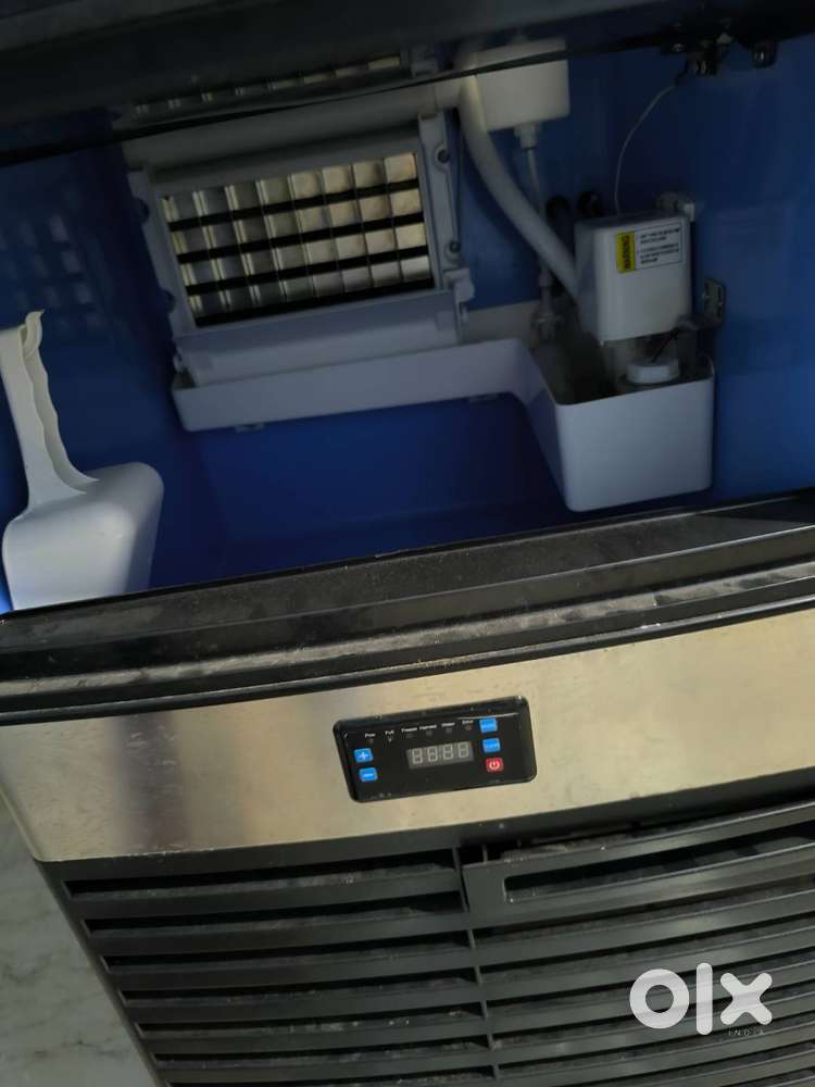 Ice cube maker machine