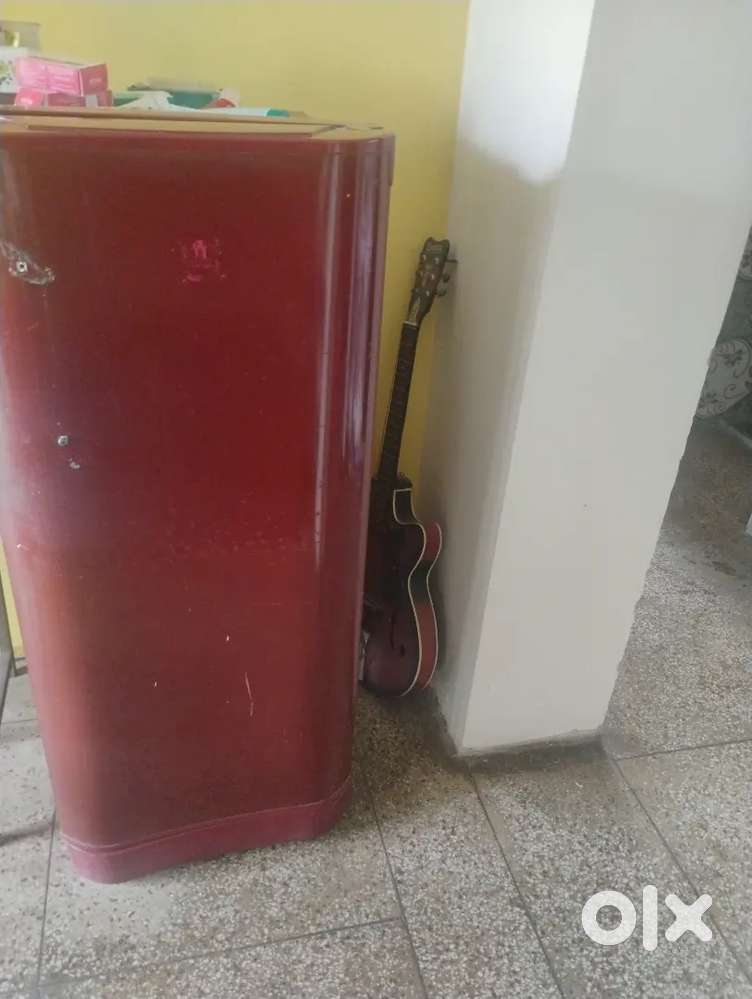 Godrej company ka 180 letre fridge bechna h