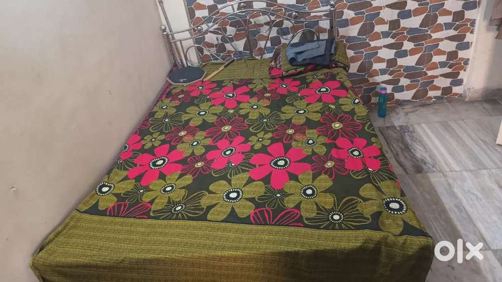 Delhi sift ho bed hai kisiko chahiye