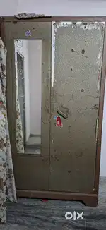 Almirah/ Wardrobe