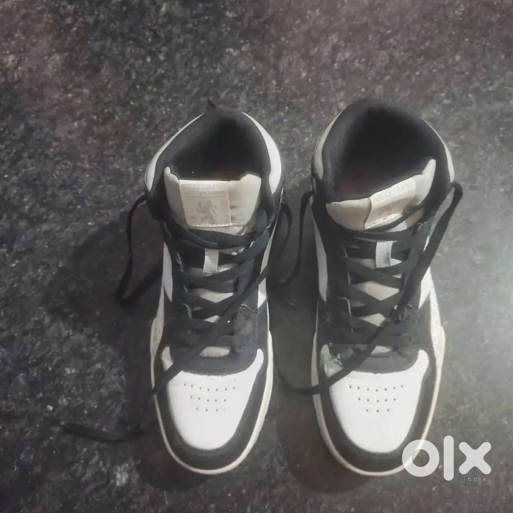 Red tape 8 size shoes