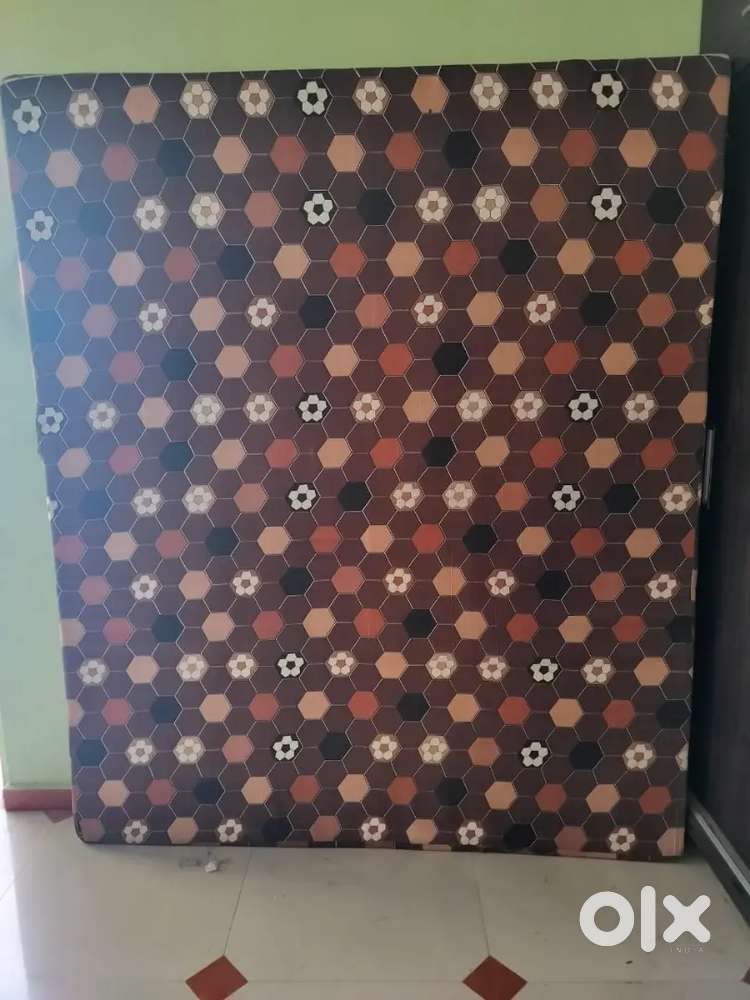 Double Bed Mattress for Sale – 5.5ft x 6.5ft (Good Condition)