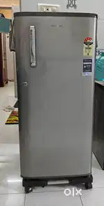 Whirlpool Fridge 190 L with stand.
