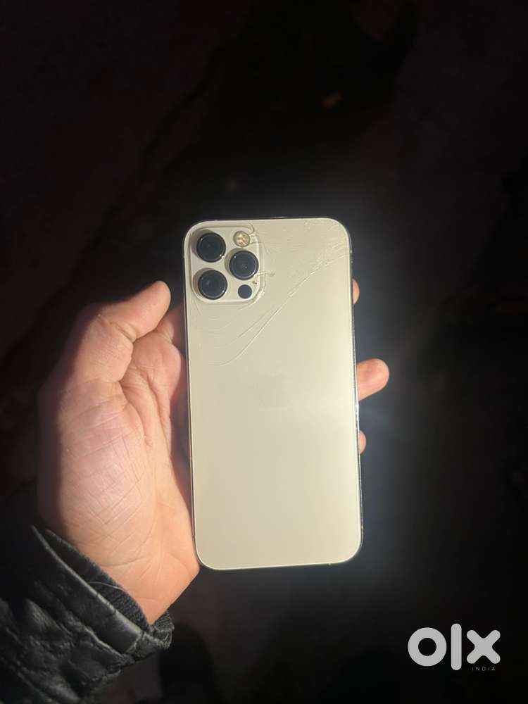 Iphone 12 pro 128gb service battery only 2 year old with box