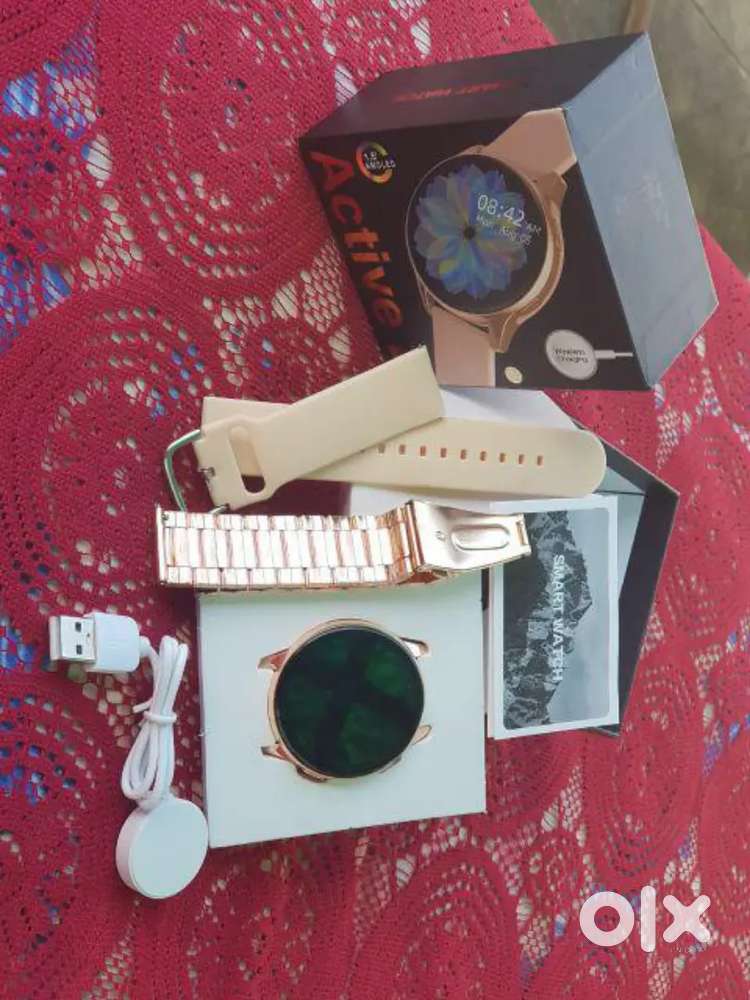 Urgent sale in my watch Kisi Ko chahie to jald hi jald message Karen