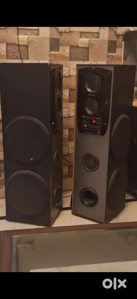 Speakers double tower