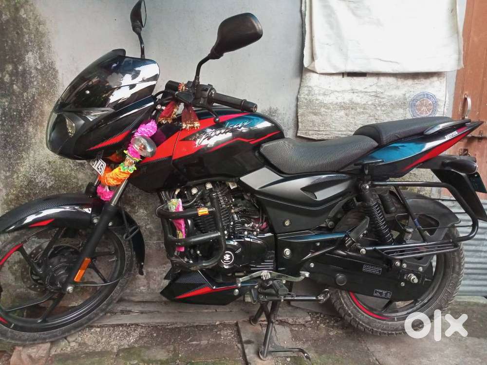 Pulsar 125 Carbon Split seat, BS VI Phase 2