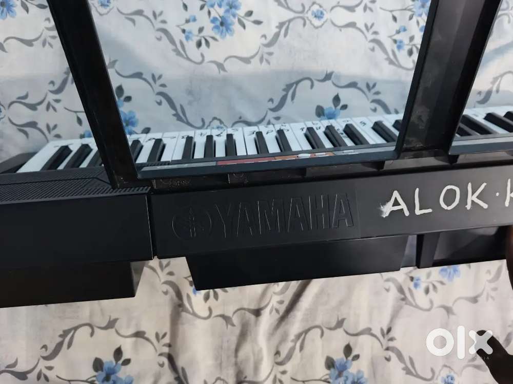 Yamaha PSR-F50 61 Keys Portable Keyboard With Adaptor(Black)