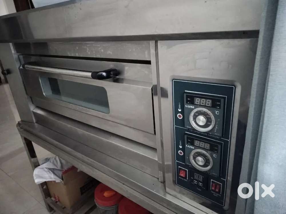 HEAVY DUTY ONE DECK TWO TRAY OVEN- BRAND NEW CONDITION!