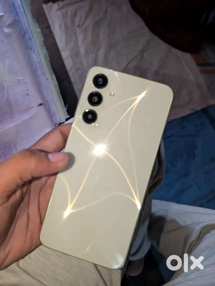 Samsung A16 5g एक महीना पुराना, नो dent no scratch full laminated