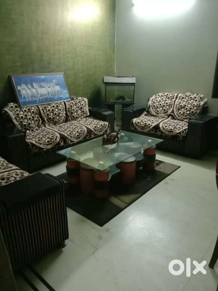 II DG REAL ESTATE II 2BHK SEMI FURNISHED NEAR METRO