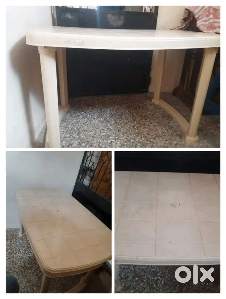 Table with 2 chairs