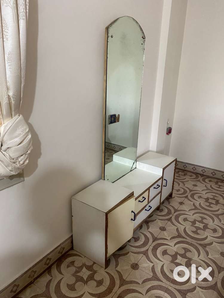 Dressing table in good condition