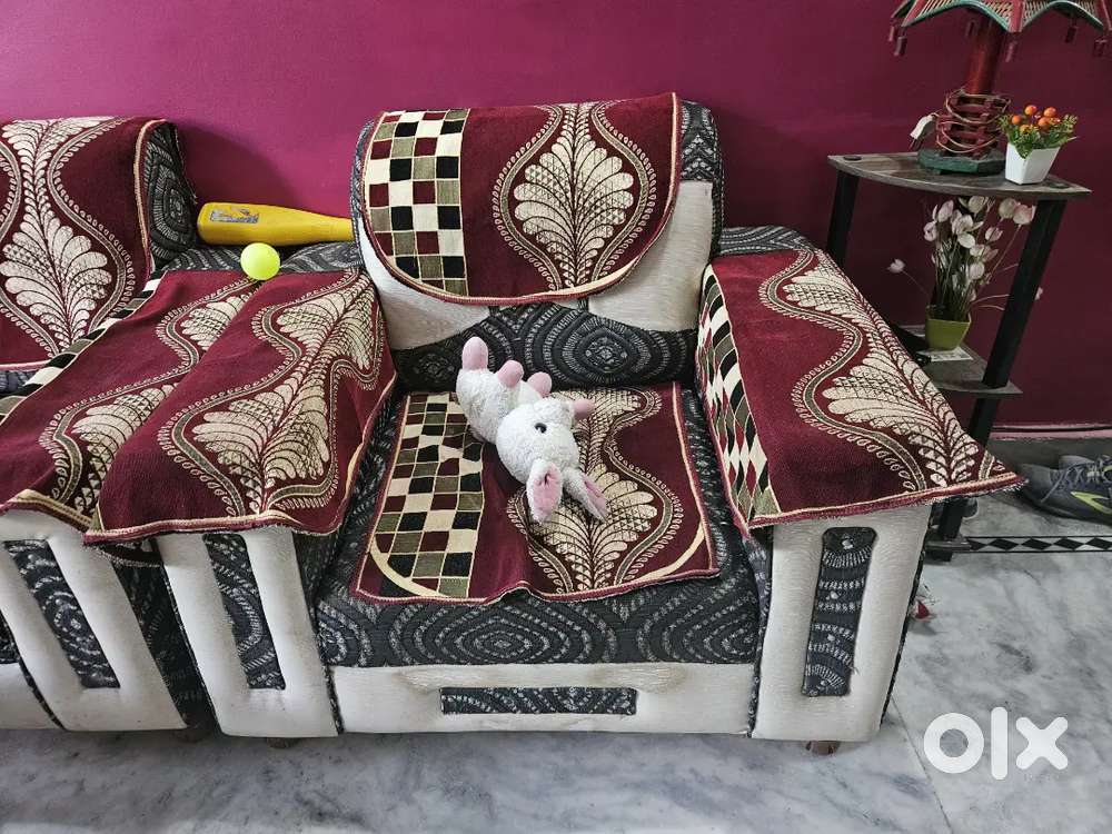 Good condition Sofa set 05 Seater