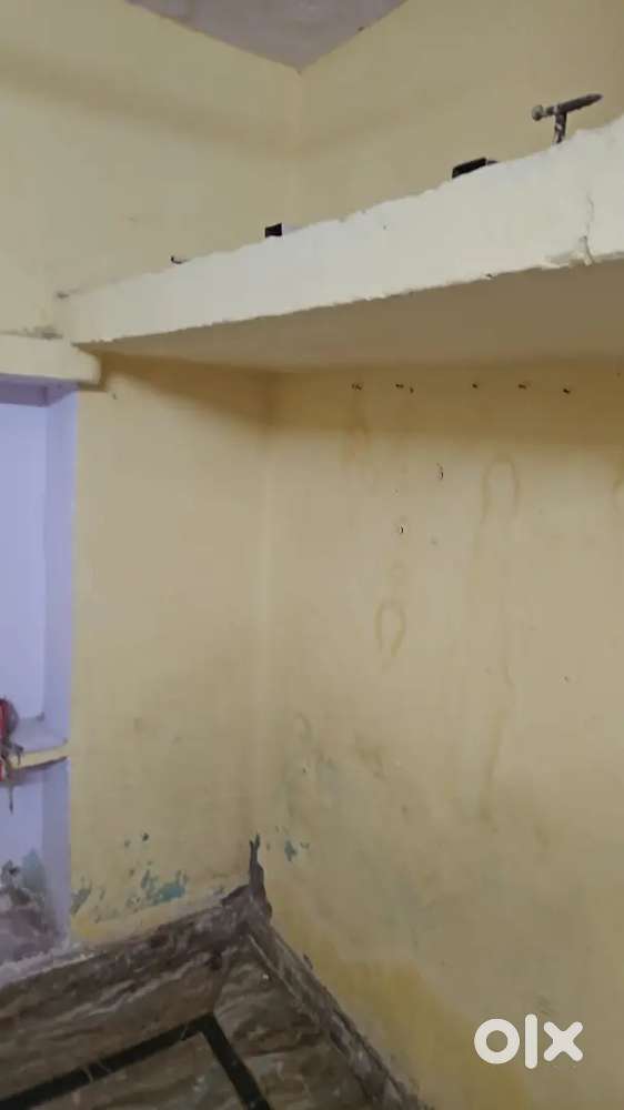 One room set,  preference to bachelor Man, women or girl.