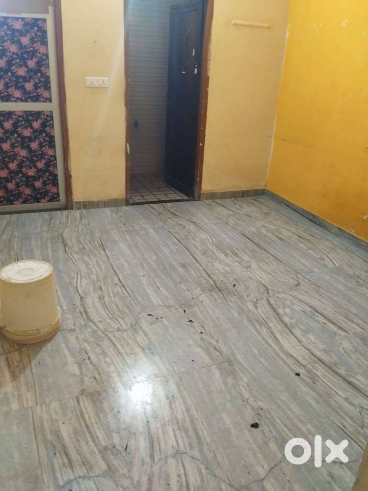 1RK FOR SMALL FAMILY HUSBAND & WIFE, GIRLS ONLY