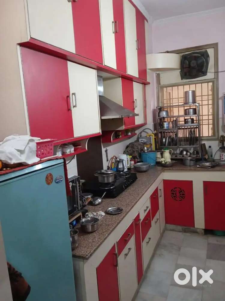 A 4+ sarvent room store modular kitchen dinning room 3toilet