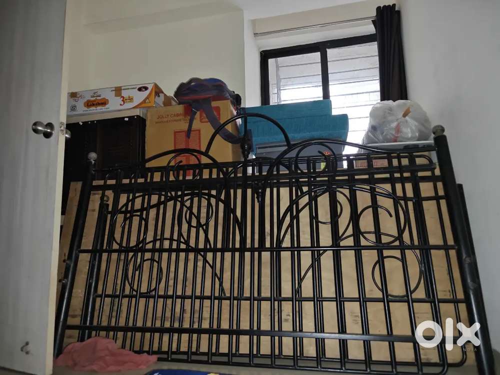 7*6 Bed in very good condition ready to be shipped