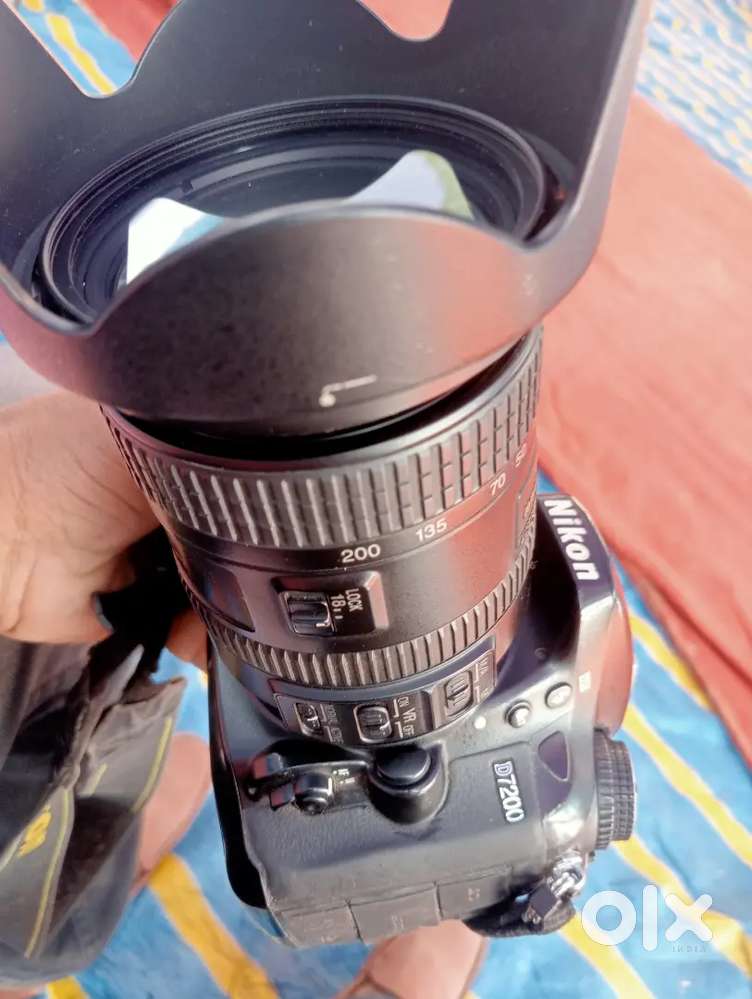 Nikon d 7200 camera with charger byattri 4year old 87000 shutter cont