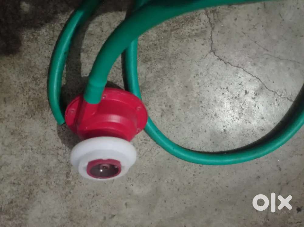 gas regulator with pipe