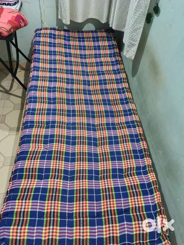 Single bed mattress