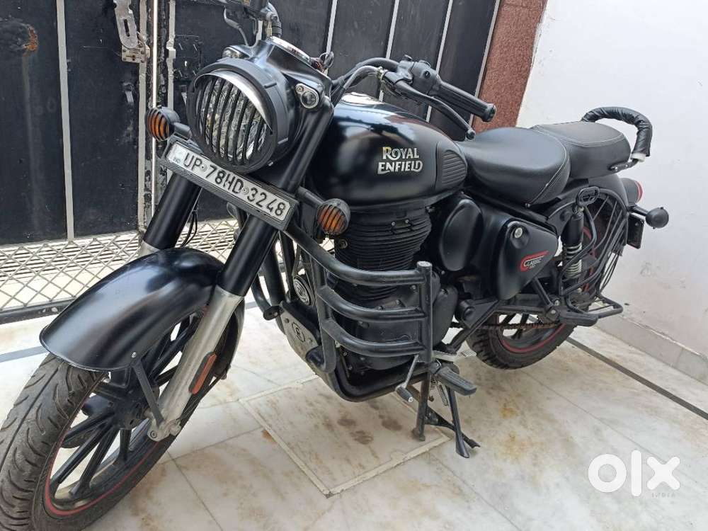 Royal Enfield Classic 350 stealth black dual channel abs