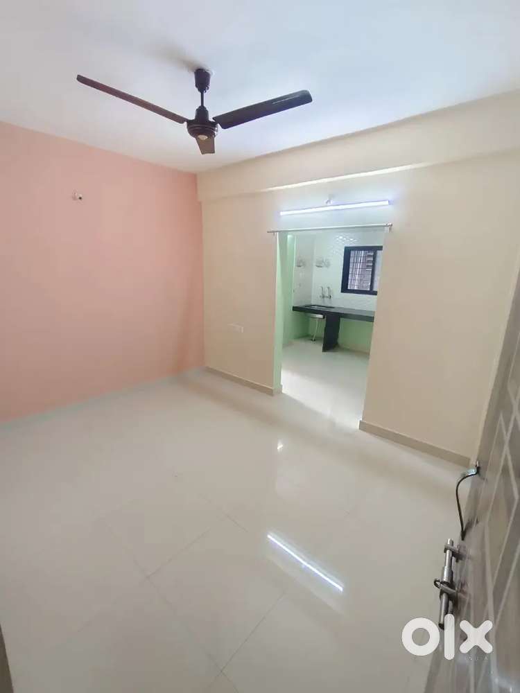 1 BHK UNFURNISHED FLAT {NO LIFT SERVICE}