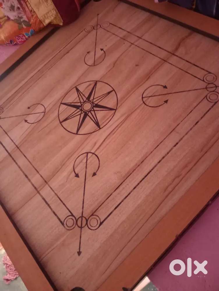 Carrom board
