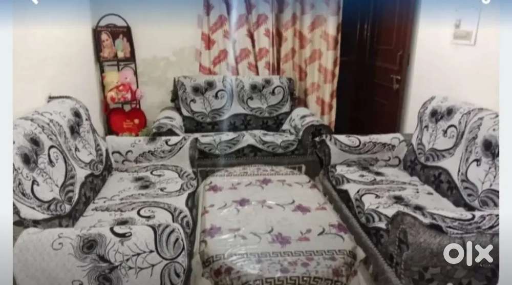 9000 three sofa with one table