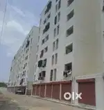 કોર્નર દુકાન 750 PM આવાસ ફ્લેટ્સ નીચે
