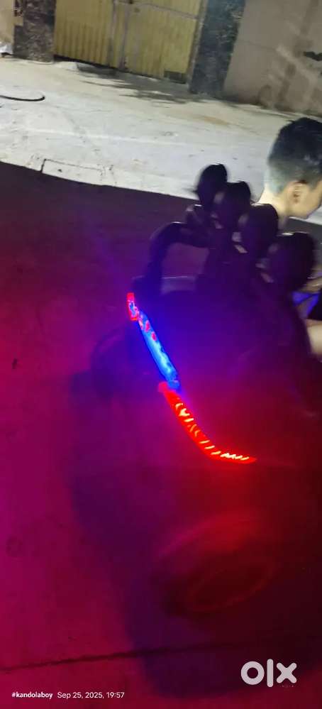 toy car h baby wali 80 kh tak ka wait utha leti h
