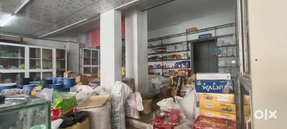 കൊല്ലം പായ്ക്കടയിൽ ഉള്ള പലചരക്ക് സ്ഥാപനത്തിലേക്ക്