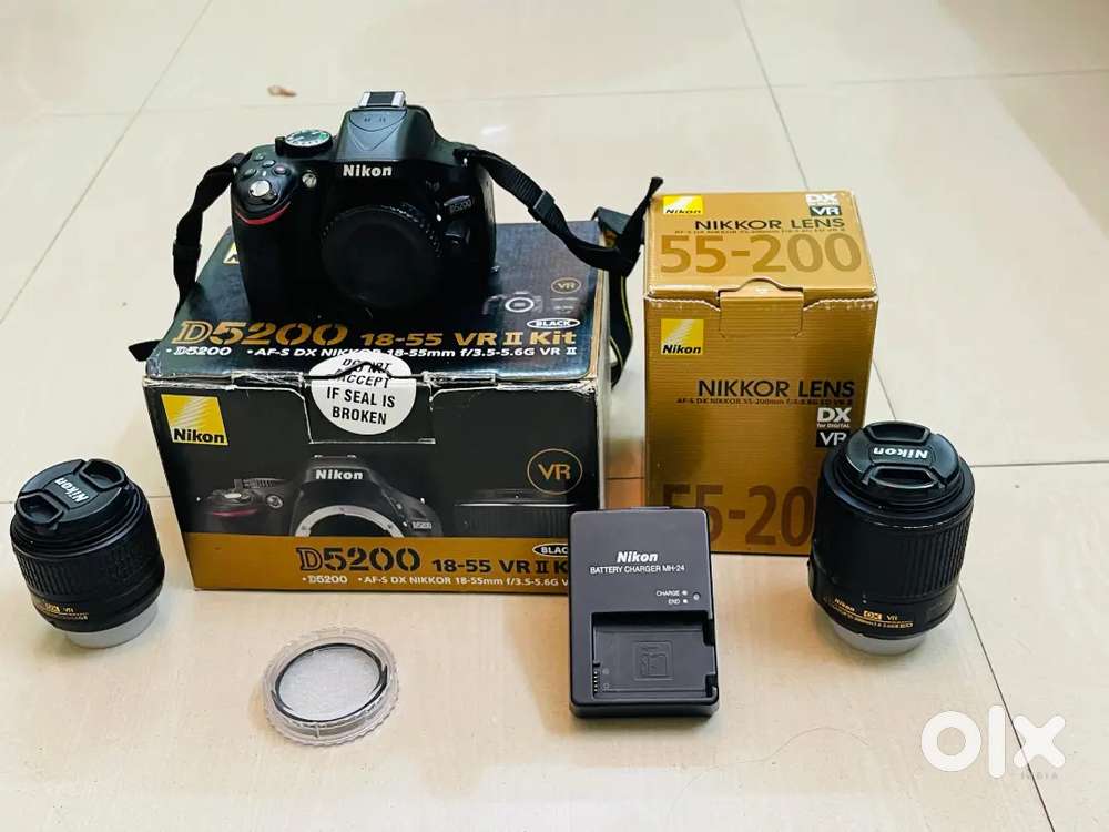 Nikon D5200 dual lens (DISPLAY SLIGHTLY SHADE) FULL KIT