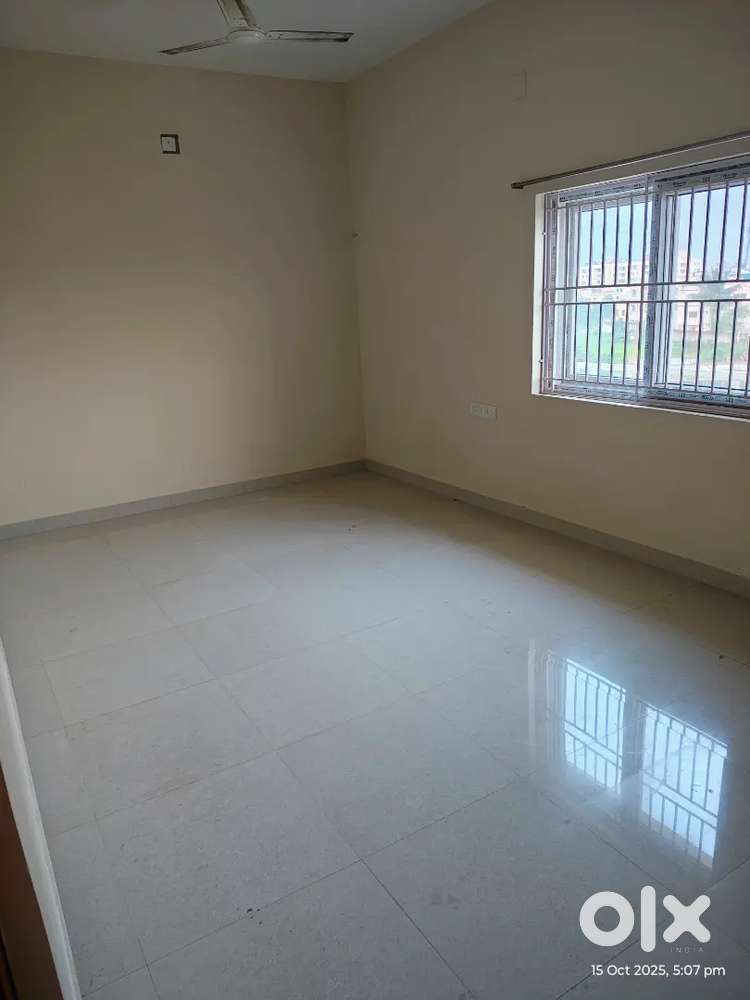 1rk fully independent male bachelor