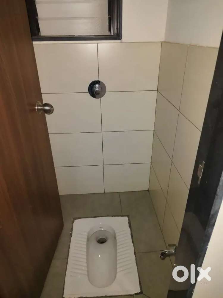 2bhk flat available for only family