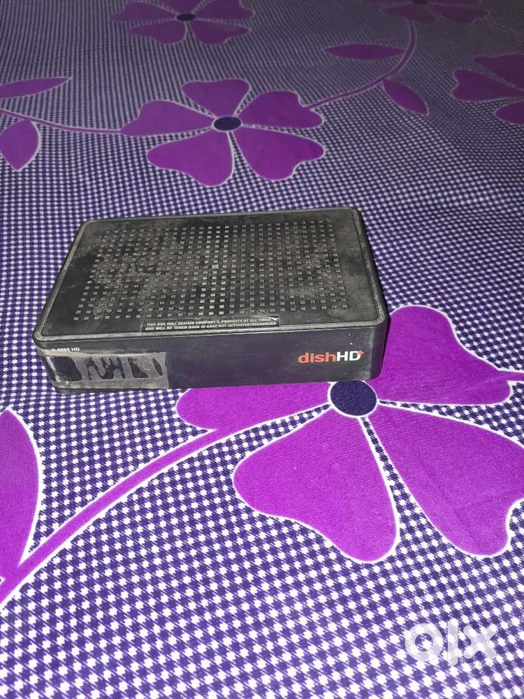 DISH HD Setup box with remote aur canction bhi sath hey