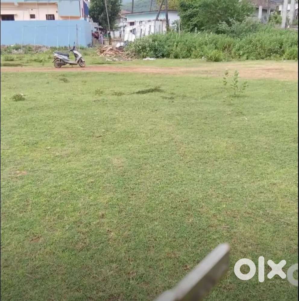 266 sq yds north east for sale or 133 east facing