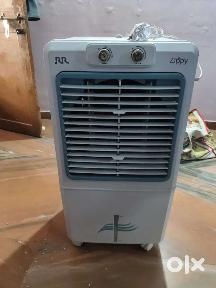 Cooler (RR cable) 40 liter water tank capacity.