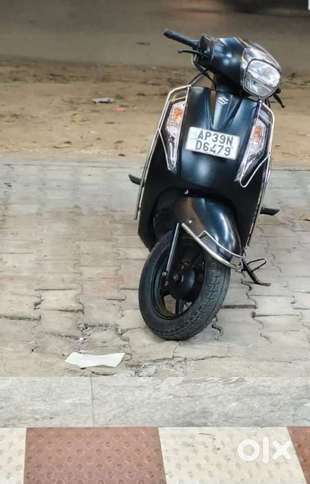 Access 125 bluetooth version digital mad black