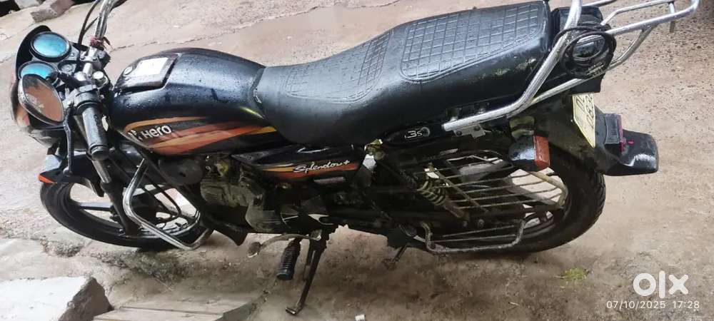 I am selling my splendor plus i3s BS4 2020 model