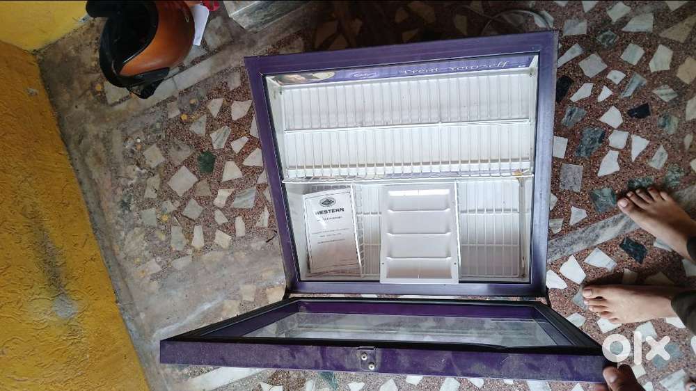Glass door display fridge