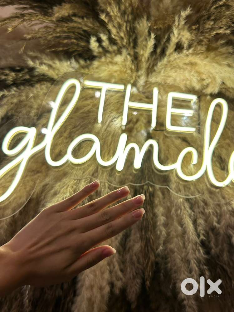 Nail artist