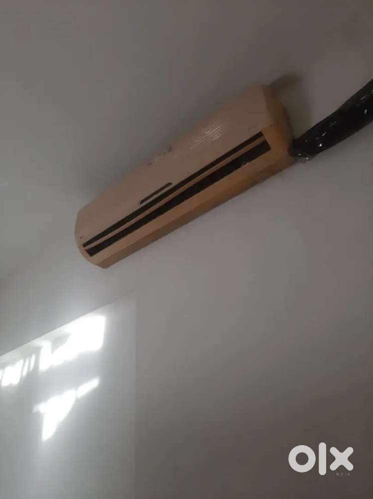 LLOYD AC AND LG AC 2 TON TOTAL 3 AC IN CONDITION