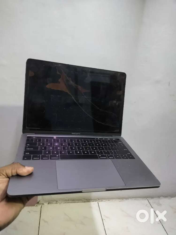 Apple macbook pro 2017 A1706 8/500gb display spot