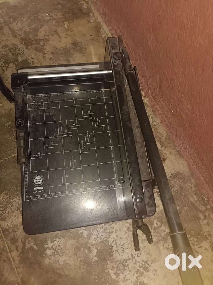 Paper cutting michin