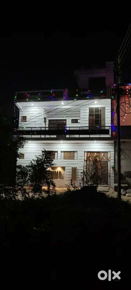 2 Room set on First Floor available for rent