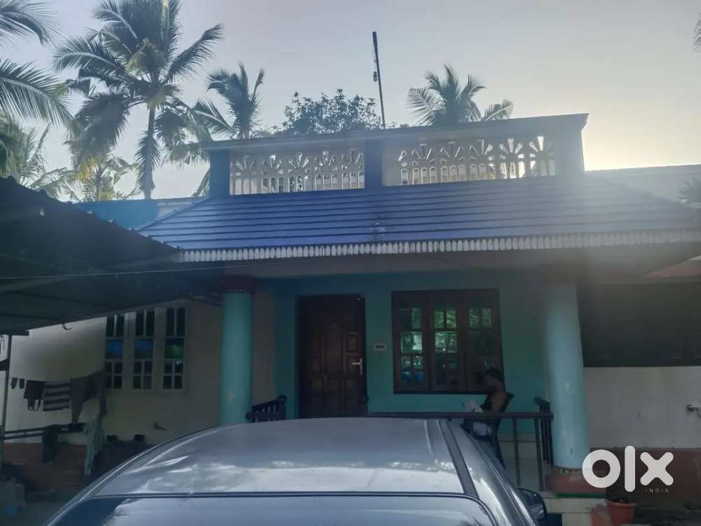 21cent plot with house near thamburanmukku, kazhakoottam